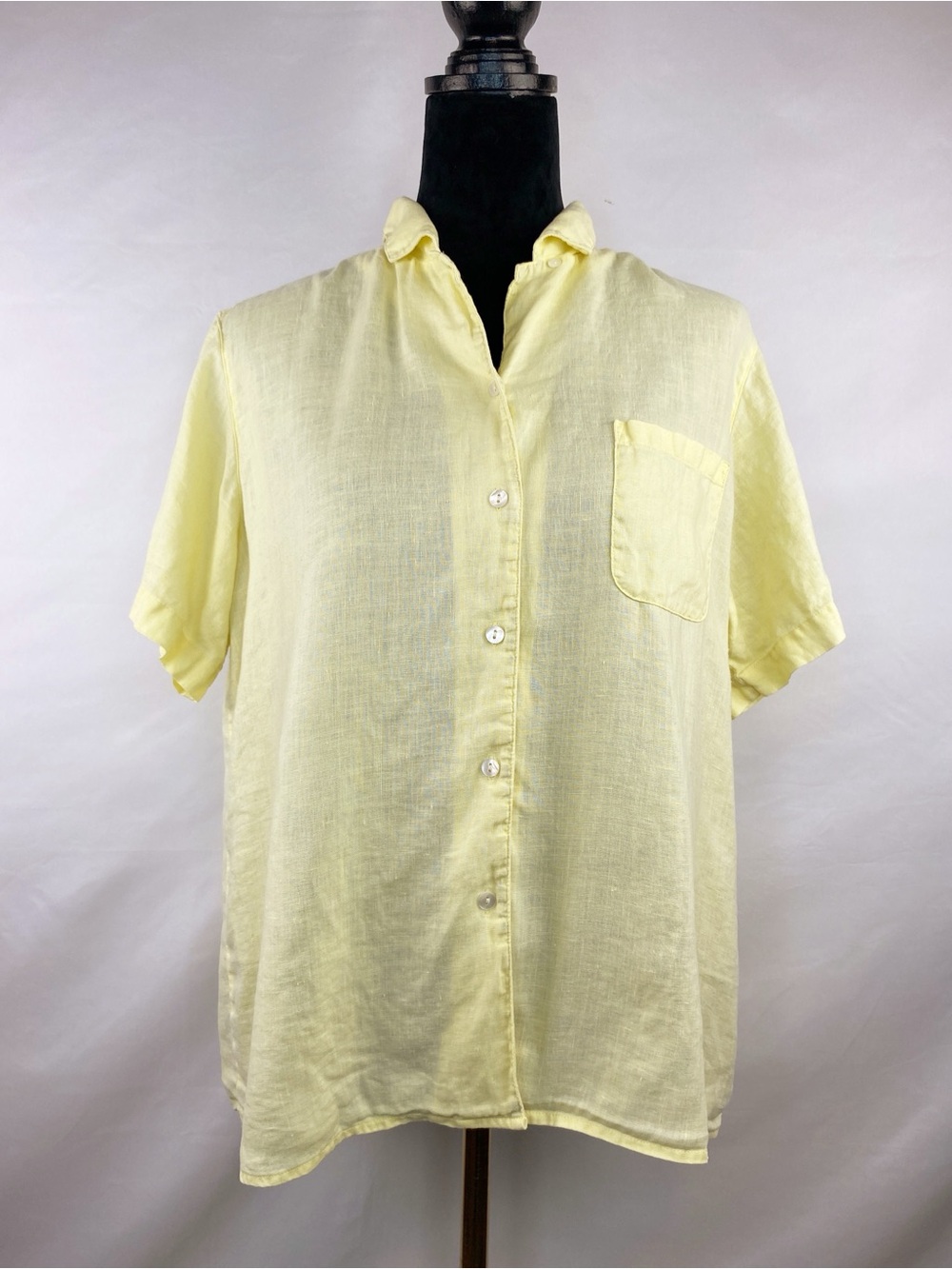 L.L.Bean 100% Linen Light Yellow Short Sleeve Button Down Shirt Size Large Reg